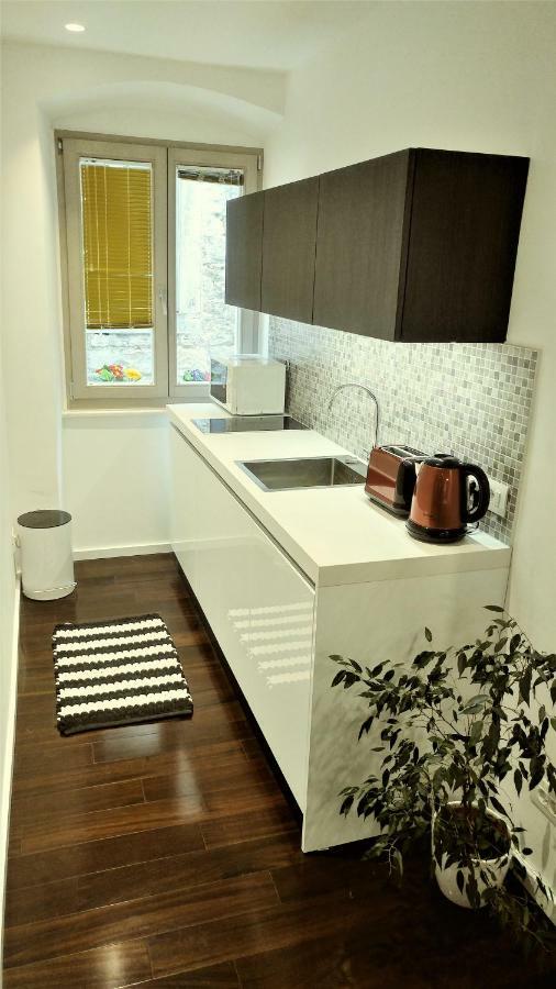 Studio Apartment Offside Split Exterior photo